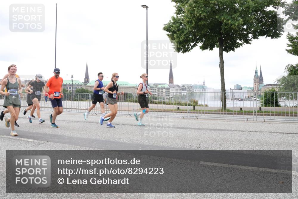 29.06.2025 - hella hamburg halbmarathon Lena Gebhardt http://msf.ph/oto/8294223 29.06.2025 10:56:01 Lombardsbrücke 9861, 6055, 6113, 1616, 1738, 1909, 2095, 2793, 3101, 3244, 3257, 3268, 4083, 4265, 4354, 4470, 4473, 4836, 4896, 5220, 5222, 5306, 5575, 5580, 5994, 6055, 6056, 6113, 6257, 6494, 6594, 6968, 7025, 7028, 7516, 7548, 7616, 7969, 8005, 8110, 8305, 8517, 8527, 8532, 8533, 8648, 9435, 9548, 9606, 9614, 9618, 9838, 9861, 9865, 9956, 10094, 10436, 10438, 10449, 10593, 10640, 10740, 10784, 10987, 11903, 11962, 11963, 12695 meine-sportfotos.de