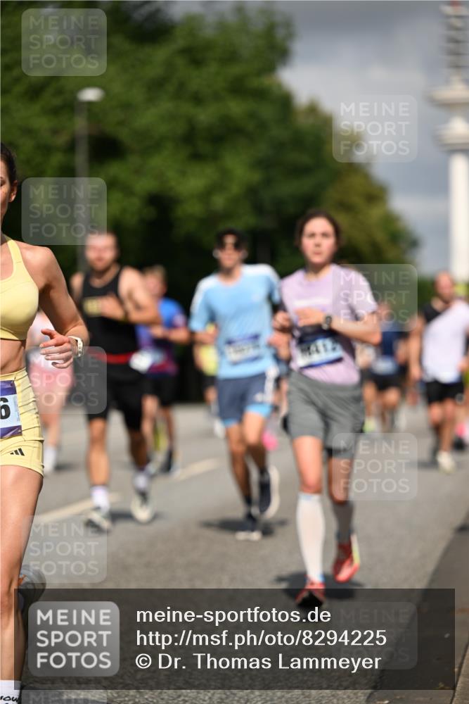 29.06.2025 - hella hamburg halbmarathon Dr. Thomas Lammeyer http://msf.ph/oto/8294225 29.06.2025 09:53:32 Kennedybrücke 1445, 1615, 1675, 1800, 1803, 1975, 2324, 2415, 2573, 2949, 3431, 3530, 4303, 4425, 4528, 5248, 5436, 5791, 5803, 6123, 6682, 7495, 7774, 7796, 8629, 8925, 9265, 9294, 9711, 9979, 10894 meine-sportfotos.de