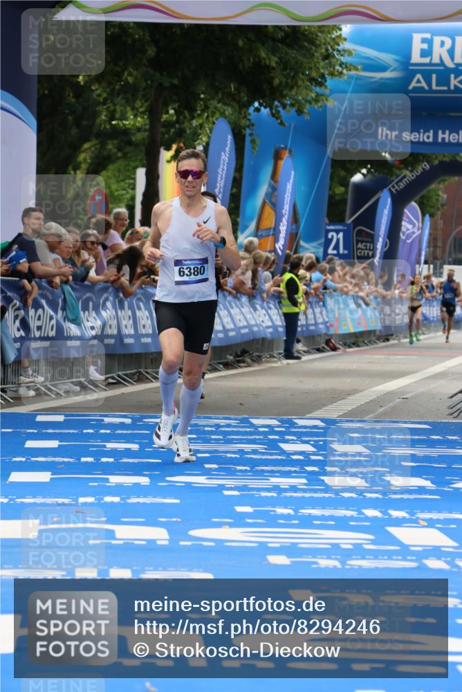 29.06.2025 - hella hamburg halbmarathon Strokosch-Dieckow http://msf.ph/oto/8294246 29.06.2025 10:18:49 Ziel 6380, 11342, 15495 meine-sportfotos.de