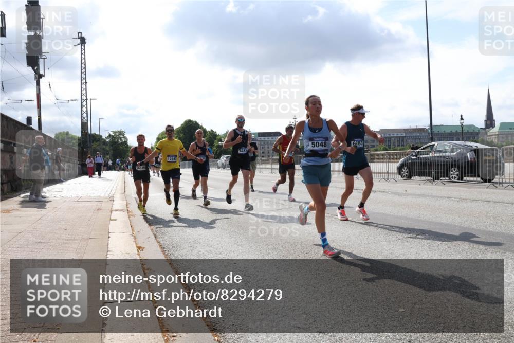 29.06.2025 - hella hamburg halbmarathon Lena Gebhardt http://msf.ph/oto/8294279 29.06.2025 09:46:37 Lombardsbrücke 5048, 6, 83, 8312, 12447, 14310, 1344, 1889, 2243, 2525, 3809, 3843, 3955, 4477, 4944, 5042, 5048, 5152, 5660, 6683, 7466, 7534, 7622, 7628, 7845, 7901, 8312, 8784, 8864, 8956, 10298, 10477, 10865, 10927, 10929, 11230, 11282, 11304, 11661, 11833, 12447, 12899, 12987, 13199, 13252, 13493, 13494, 13617, 13729, 13961, 14276, 14293, 14310, 15391, 15689, 15902, 16065, 16140, 16243, 16580, 16811, 16931, 16957, 17213 meine-sportfotos.de