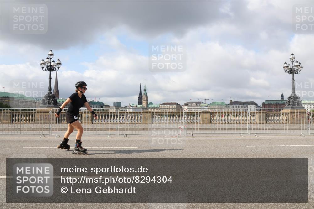 29.06.2025 - hella hamburg halbmarathon Lena Gebhardt http://msf.ph/oto/8294304 29.06.2025 09:05:59 Lombardsbrücke  meine-sportfotos.de