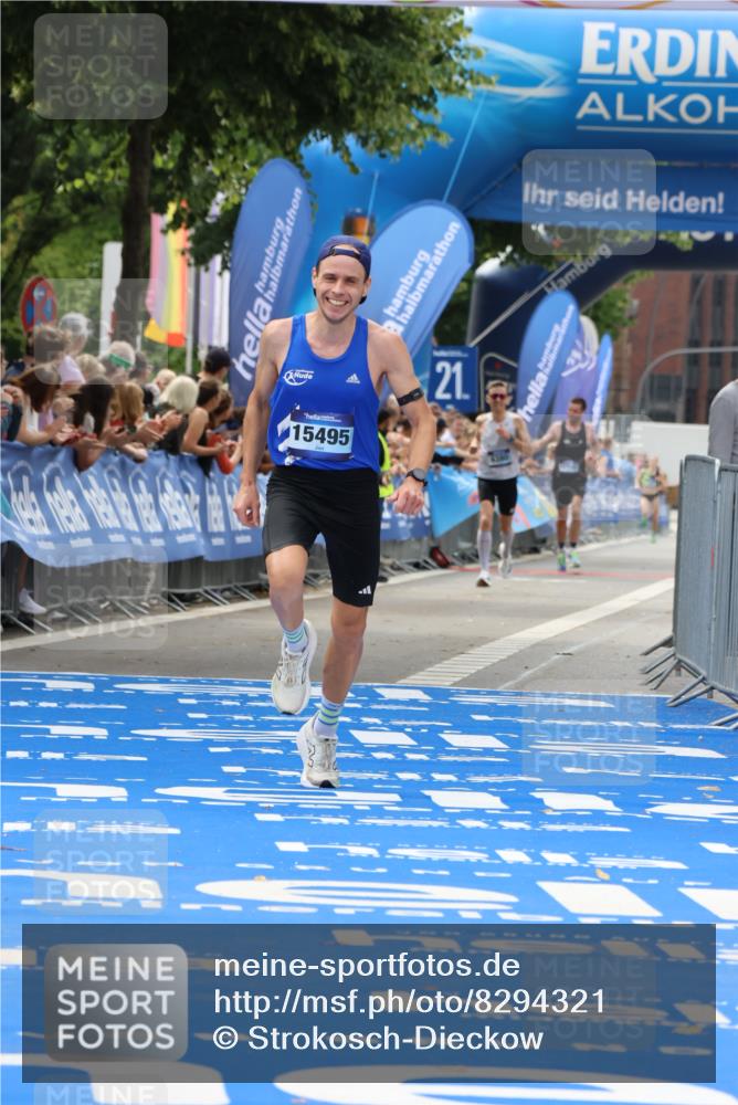 29.06.2025 - hella hamburg halbmarathon Strokosch-Dieckow http://msf.ph/oto/8294321 29.06.2025 10:18:41 Ziel 15495 meine-sportfotos.de