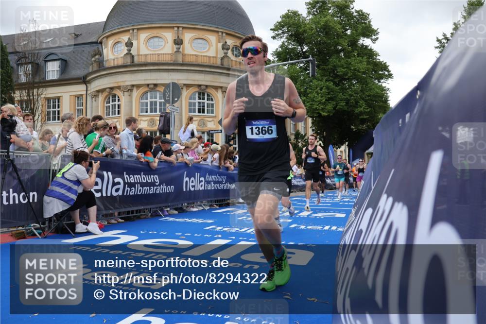 29.06.2025 - hella hamburg halbmarathon Strokosch-Dieckow http://msf.ph/oto/8294322 29.06.2025 10:51:10 Ziel 1366, 1461, 1817, 4077, 4404, 4816, 4967, 5600, 6027, 6657, 8261, 8316, 8508, 8704, 8930, 9476, 10480, 10508, 10603, 10667, 10868, 11512, 11625, 11733, 12016, 13073, 15480, 17384, 17530, 17823, 18019 meine-sportfotos.de
