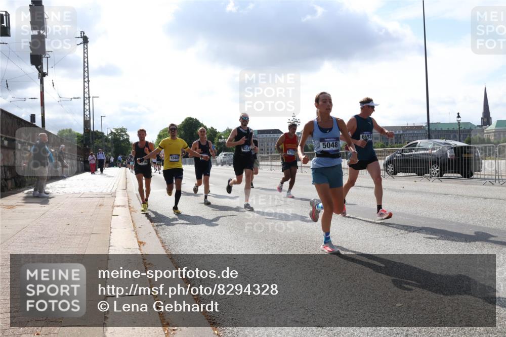 29.06.2025 - hella hamburg halbmarathon Lena Gebhardt http://msf.ph/oto/8294328 29.06.2025 09:46:38 Lombardsbrücke 12447, 5048, 6683, 1344, 1889, 2243, 2525, 3843, 3955, 4477, 4944, 5042, 5048, 5152, 5660, 6683, 7466, 7534, 7622, 7628, 7845, 7867, 7901, 8312, 8784, 8864, 8956, 10298, 10477, 10865, 10927, 10929, 11230, 11282, 11304, 11661, 11833, 12447, 12899, 12987, 13199, 13252, 13493, 13494, 13617, 13729, 13961, 14276, 14293, 14310, 15391, 15689, 15902, 16065, 16140, 16243, 16580, 16811, 16931, 16957, 17213 meine-sportfotos.de