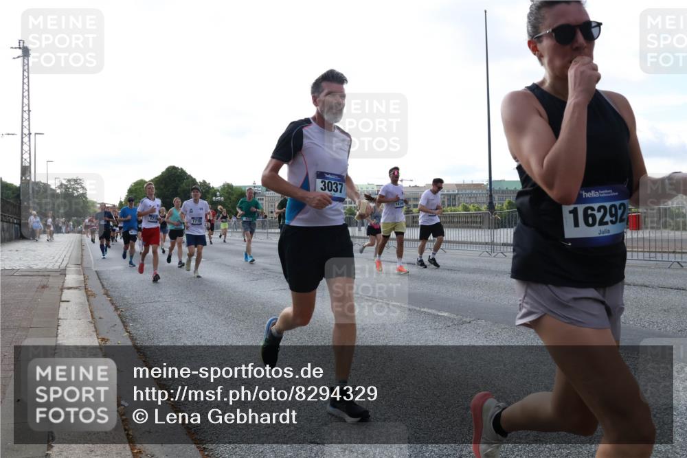 29.06.2025 - hella hamburg halbmarathon Lena Gebhardt http://msf.ph/oto/8294329 29.06.2025 09:59:02 Lombardsbrücke 171, 1715, 00, 3037, 1874, 16292, 1410, 1485, 1506, 1715, 1719, 1727, 1946, 1951, 1972, 2518, 2741, 2840, 2883, 2907, 2911, 3037, 3334, 3715, 3819, 3952, 4120, 4152, 4167, 4467, 4839, 5077, 5084, 5378, 5391, 5420, 5457, 5458, 5492, 5866, 6294, 6390, 6399, 6592, 6629, 6657, 6759, 6877, 7033, 7082, 7129, 7130, 7232, 7369, 7716, 7732, 7864, 8068, 8322, 8509, 8639, 8721, 8772, 8798, 9655, 9727, 9770, 9884, 10266, 10488 meine-sportfotos.de