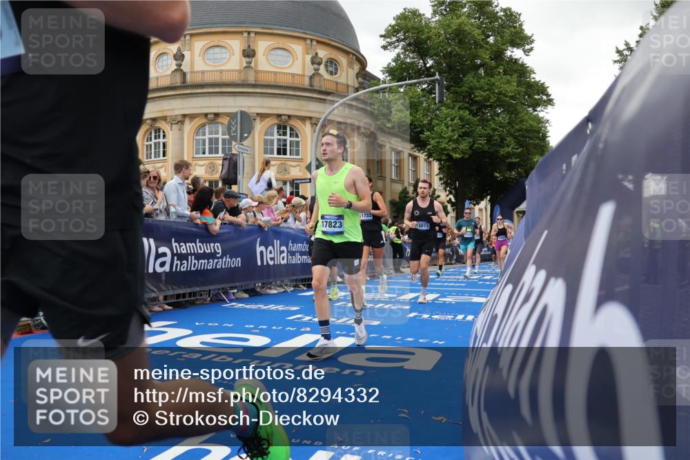29.06.2025 - hella hamburg halbmarathon Strokosch-Dieckow http://msf.ph/oto/8294332 29.06.2025 10:51:11 Ziel 1366, 1461, 1817, 2636, 2718, 4077, 4404, 4814, 4816, 4967, 5600, 6027, 6657, 8261, 8316, 8508, 8930, 9476, 10480, 10508, 10667, 10868, 11512, 11625, 11733, 12016, 13073, 15480, 17384, 17530, 17823, 18019 meine-sportfotos.de
