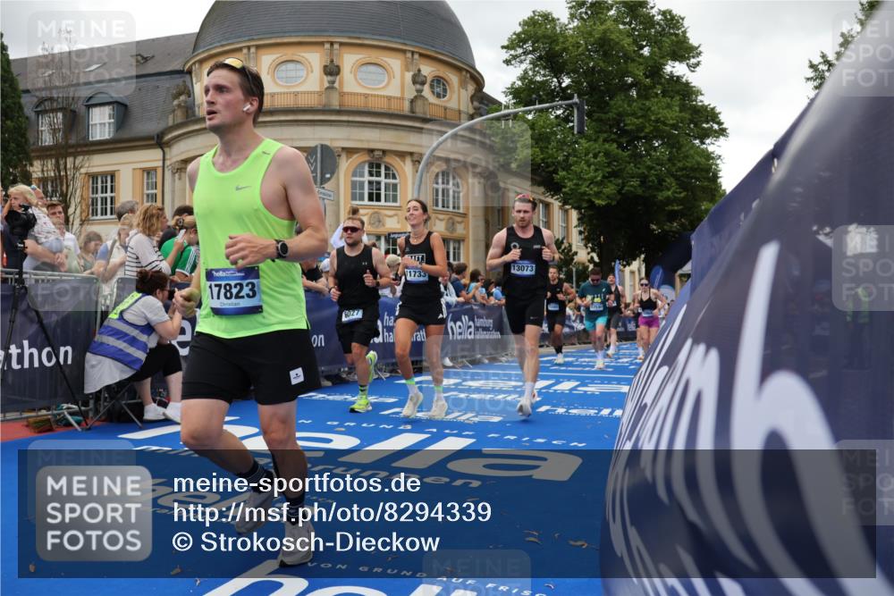 29.06.2025 - hella hamburg halbmarathon Strokosch-Dieckow http://msf.ph/oto/8294339 29.06.2025 10:51:11 Ziel 1366, 1461, 1817, 2636, 2718, 4077, 4404, 4814, 4816, 4967, 5600, 6027, 6657, 8261, 8316, 8508, 8930, 9476, 10480, 10508, 10667, 10868, 11512, 11625, 11733, 12016, 13073, 15480, 17384, 17530, 17823, 18019 meine-sportfotos.de