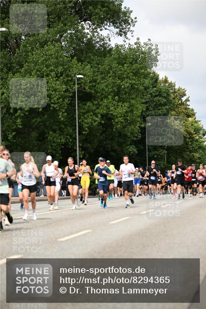 29.06.2025 - hella hamburg halbmarathon Dr. Thomas Lammeyer http://msf.ph/oto/8294365 29.06.2025 10:37:32 Kennedybrücke 1078, 1199, 1324, 1373, 1995, 2085, 2342, 2838, 3341, 3560, 3812, 3871, 4164, 4446, 5180, 5584, 5917, 6773, 6999, 7308, 7309, 7705, 8175, 8891, 8993, 9234, 9591, 9750, 11092 meine-sportfotos.de