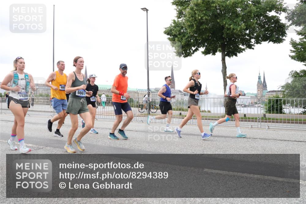 29.06.2025 - hella hamburg halbmarathon Lena Gebhardt http://msf.ph/oto/8294389 29.06.2025 10:56:02 Lombardsbrücke 9865, 9861, 15289, 605, 104, 1, 1616, 1738, 1909, 2095, 2793, 3101, 3244, 3257, 3268, 4083, 4265, 4354, 4470, 4473, 4836, 4896, 5220, 5222, 5306, 5575, 5580, 5757, 5994, 6055, 6056, 6113, 6257, 6494, 6594, 6968, 7025, 7028, 7516, 7548, 7616, 7969, 8005, 8110, 8305, 8517, 8527, 8532, 8533, 8648, 9435, 9548, 9606, 9838, 9861, 9865, 9948, 9953, 9956, 10094, 10436, 10438, 10449, 10593, 10640, 10740, 10784, 10987, 11903, 11962, 11963, 12695 meine-sportfotos.de
