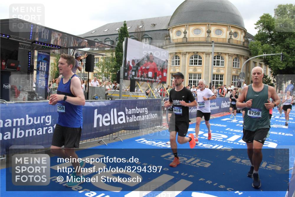 29.06.2025 - hella hamburg halbmarathon Michael Strokosch http://msf.ph/oto/8294397 29.06.2025 10:56:44 Ziel 4152, 6416, 6759, 7037, 7646, 8311, 8744, 8996, 9488, 11083, 11870, 12509, 14369, 15134, 15145, 15431, 15712, 16043, 16121, 17259, 18340, 18634, 18899 meine-sportfotos.de