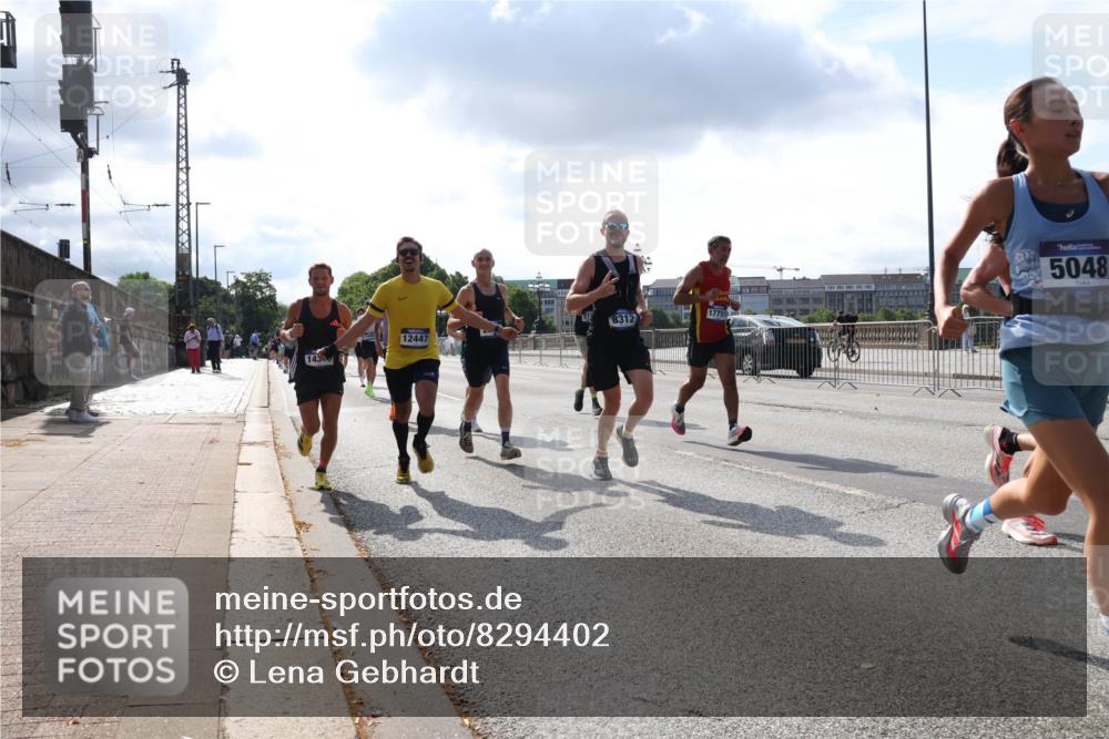 29.06.2025 - hella hamburg halbmarathon Lena Gebhardt http://msf.ph/oto/8294402 29.06.2025 09:46:38 Lombardsbrücke 8312, 12447, 14300, 17751, 5048, 1344, 1889, 2243, 2525, 3843, 3955, 4477, 4944, 5042, 5048, 5152, 5660, 6683, 7466, 7534, 7622, 7628, 7845, 7867, 7901, 8312, 8784, 8864, 8956, 10298, 10477, 10865, 10927, 10929, 11230, 11282, 11304, 11661, 11833, 12447, 12899, 12987, 13199, 13252, 13493, 13494, 13617, 13729, 13961, 14276, 14293, 14310, 15391, 15689, 15902, 16065, 16140, 16243, 16580, 16811, 16931, 16957, 17213 meine-sportfotos.de