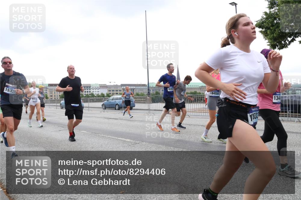 29.06.2025 - hella hamburg halbmarathon Lena Gebhardt http://msf.ph/oto/8294406 29.06.2025 10:46:45 Lombardsbrücke 1073, 1286, 1363, 1371, 1375, 1429, 1465, 1608, 1720, 1837, 1999, 2162, 2211, 2320, 2327, 2500, 2556, 2665, 2697, 2981, 3277, 3406, 3407, 3469, 3734, 3823, 4202, 4296, 4342, 4355, 4448, 4604, 5111, 5114, 5700, 5796, 5953, 6068, 6124, 6161, 6485, 6496, 6740, 7303, 7364, 7368, 7374, 7412, 7767, 7827, 7960, 8477, 8486, 8551, 8553, 8684, 8700, 9337, 9691, 10153, 10230, 12298, 12333, 12522, 13969, 14261, 15852, 16882, 16987 meine-sportfotos.de