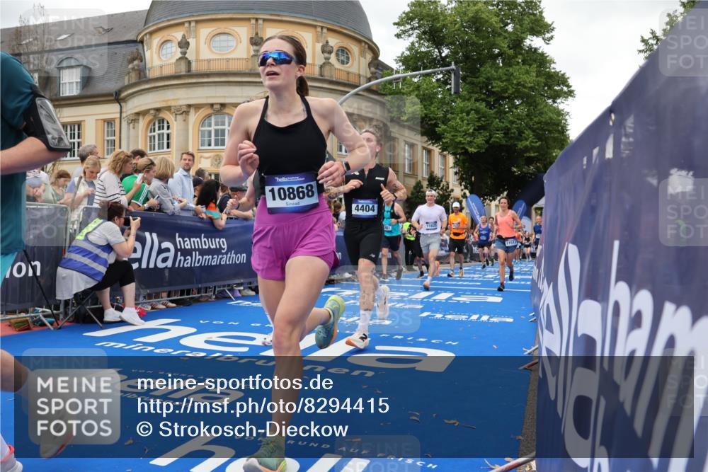 29.06.2025 - hella hamburg halbmarathon Strokosch-Dieckow http://msf.ph/oto/8294415 29.06.2025 10:51:14 Ziel 1366, 1461, 1817, 2364, 2636, 2718, 4404, 4814, 4967, 5600, 6027, 6657, 6776, 8316, 8930, 8989, 9476, 10480, 10667, 10868, 11124, 11512, 11625, 11733, 12016, 13047, 13073, 14865, 14994, 15480, 17530, 17823, 18019, 18489 meine-sportfotos.de