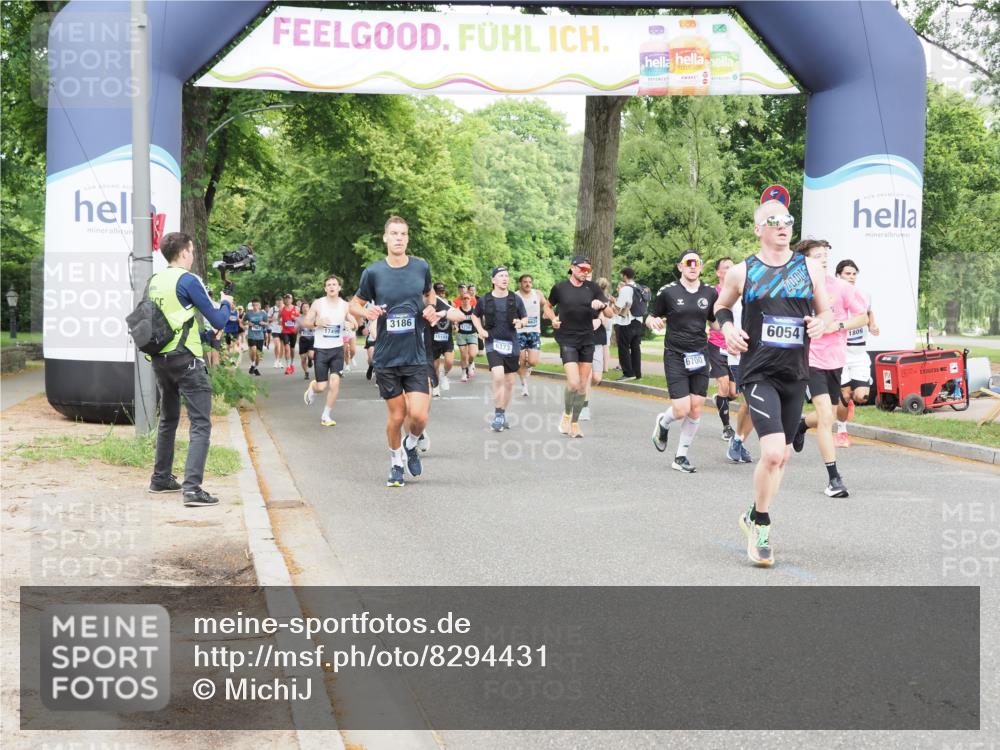 29.06.2025 - hella hamburg halbmarathon MichiJ http://msf.ph/oto/8294431 29.06.2025 10:33:58 Zwischen KM18-KM19 1139, 2367, 3477, 5129, 6054, 6700, 7204, 9710, 11773, 11809, 11936, 12808, 16513, 17674, 18878 meine-sportfotos.de