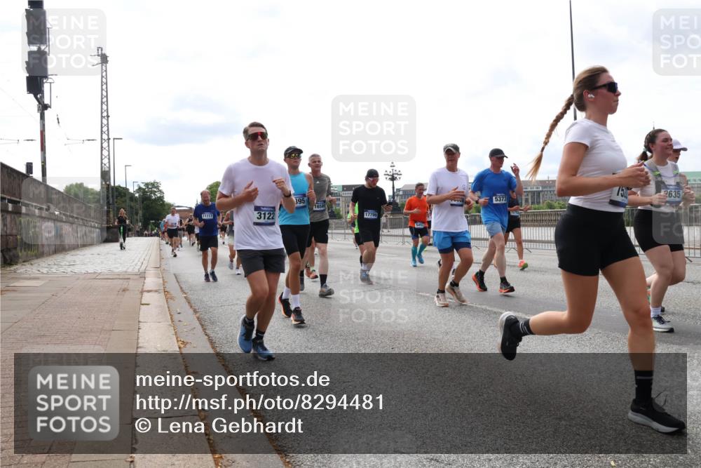 29.06.2025 - hella hamburg halbmarathon Lena Gebhardt http://msf.ph/oto/8294481 29.06.2025 10:21:27 Lombardsbrücke 395, 16586, 11117, 3122, 17799, 5493, 5373, 2635, 1028, 1072, 1266, 1401, 1658, 1668, 2271, 2383, 2635, 2815, 2956, 2986, 3122, 3161, 3453, 3770, 3813, 3817, 3825, 3826, 4375, 4376, 4697, 4786, 5061, 5122, 5373, 5395, 5412, 5493, 5759, 5767, 5957, 6086, 6103, 6275, 6308, 6844, 7228, 7375, 7522, 7553, 7608, 7612, 7781, 8095, 8286, 8726, 8844, 8896, 9100, 9108, 9369, 9483, 9499, 9501, 9532, 9624, 10374, 10585, 10602, 10874, 11698, 12175, 12694, 13057, 13508 meine-sportfotos.de