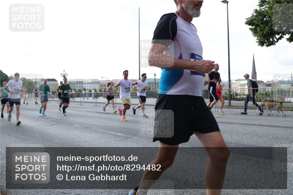 29.06.2025 - hella hamburg halbmarathon Lena Gebhardt http://msf.ph/oto/8294482 29.06.2025 09:59:03 Lombardsbrücke 1715, 1972, 12527, 18746, 1410, 1485, 1506, 1715, 1719, 1727, 1946, 1951, 1972, 2518, 2741, 2840, 2883, 2907, 2911, 3037, 3112, 3334, 3715, 3952, 4120, 4152, 4167, 4467, 4839, 5077, 5084, 5391, 5420, 5457, 5458, 5492, 5866, 6294, 6390, 6399, 6592, 6629, 6657, 6759, 6877, 7033, 7082, 7129, 7130, 7232, 7369, 7395, 7716, 7732, 7864, 8068, 8322, 8509, 8639, 8721, 8772, 8798, 9655, 9727, 9770, 9884, 10266, 10488 meine-sportfotos.de