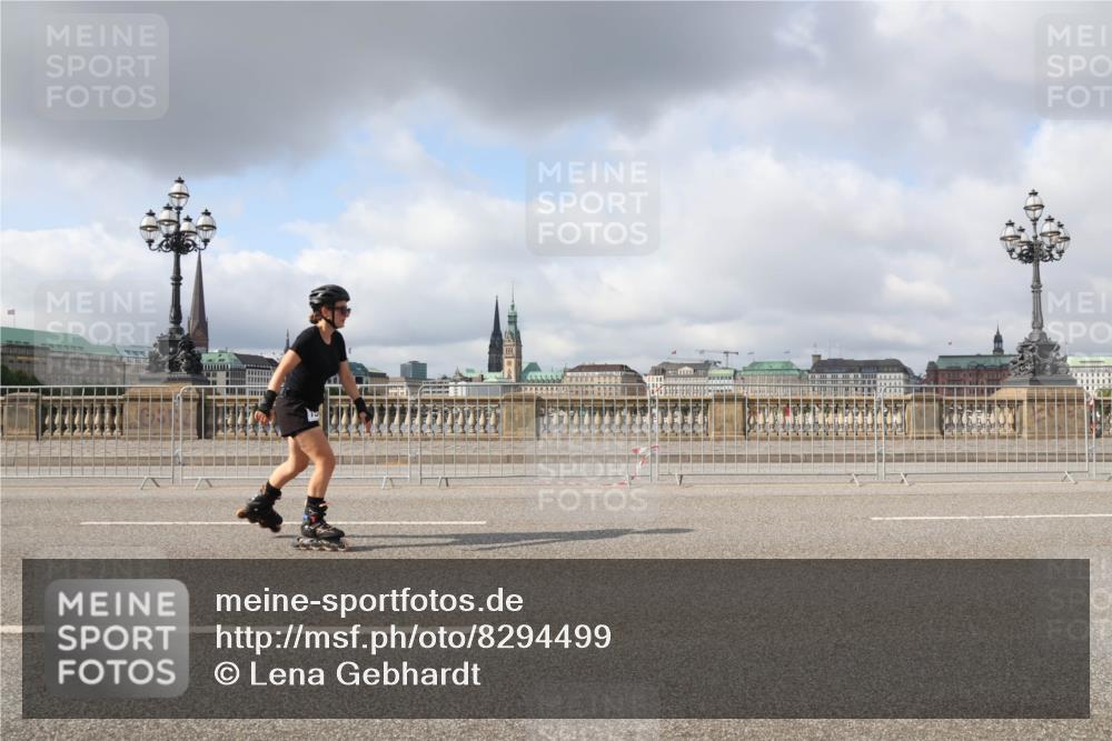 29.06.2025 - hella hamburg halbmarathon Lena Gebhardt http://msf.ph/oto/8294499 29.06.2025 09:05:59 Lombardsbrücke  meine-sportfotos.de
