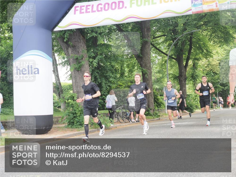 29.06.2025 - hella hamburg halbmarathon KatJ http://msf.ph/oto/8294537 29.06.2025 10:13:21 Zwischen KM18-KM19 2618, 7834, 7862 meine-sportfotos.de