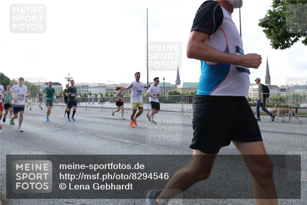 29.06.2025 - hella hamburg halbmarathon Lena Gebhardt http://msf.ph/oto/8294546 29.06.2025 09:59:03 Lombardsbrücke 1715, 0, 1972, 12527, 1874, 1410, 1485, 1506, 1715, 1719, 1727, 1946, 1951, 1972, 2518, 2741, 2840, 2883, 2907, 2911, 3037, 3112, 3334, 3715, 3952, 4120, 4152, 4167, 4467, 4839, 5077, 5084, 5391, 5420, 5457, 5458, 5492, 5866, 6294, 6390, 6399, 6592, 6629, 6657, 6759, 6877, 7033, 7082, 7129, 7130, 7232, 7369, 7395, 7716, 7732, 7864, 8068, 8322, 8509, 8639, 8721, 8772, 8798, 9655, 9727, 9770, 9884, 10266, 10488 meine-sportfotos.de