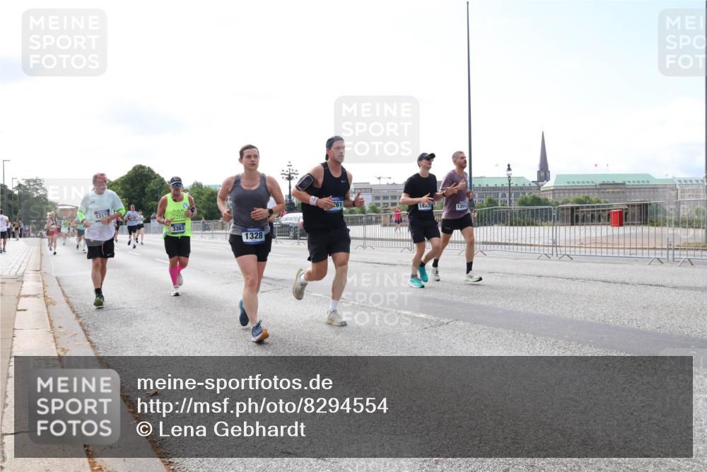 29.06.2025 - hella hamburg halbmarathon Lena Gebhardt http://msf.ph/oto/8294554 29.06.2025 10:11:58 Lombardsbrücke 1062, 1328, 1531, 1790, 1866, 1992, 2661, 3363, 4227, 5379, 5605, 7474, 7571, 8115, 8807, 8810, 9191, 9253, 9428, 9705, 10042, 10409, 10428, 11321, 11507, 11509, 11525, 11537, 11581, 11917, 12473, 13171, 13177, 13203, 13542, 13939, 13958, 14008, 14060, 14196, 14313, 14384, 15137, 15945, 16379, 16976, 17080, 17638, 17774, 17866, 18261, 18278, 18395, 18429, 18655 meine-sportfotos.de