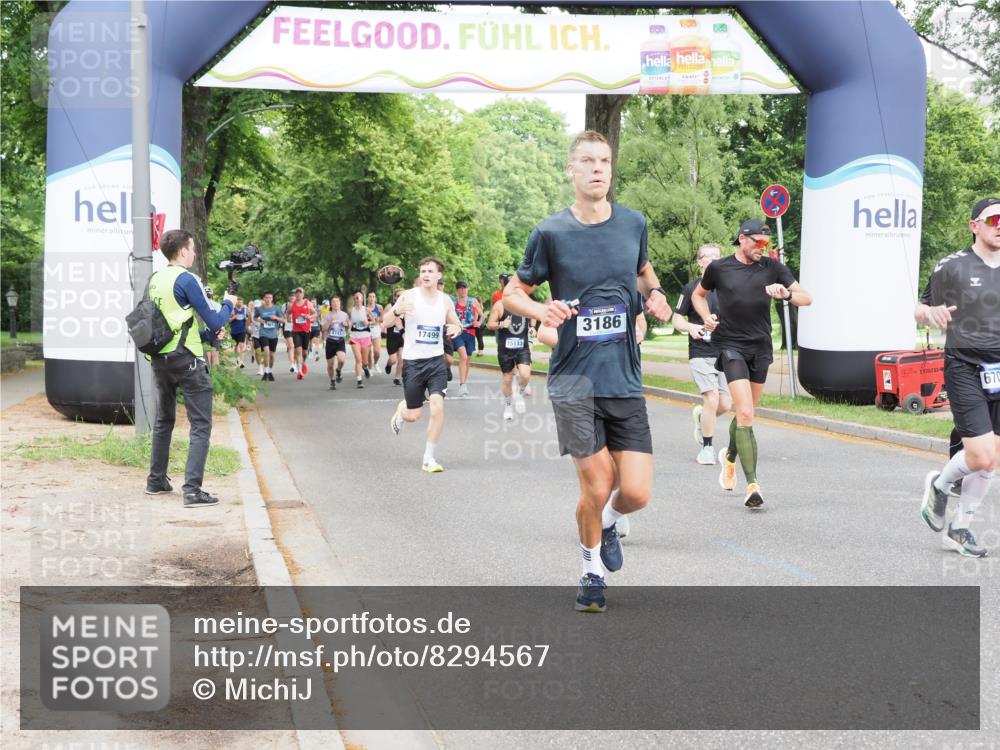29.06.2025 - hella hamburg halbmarathon MichiJ http://msf.ph/oto/8294567 29.06.2025 10:34:00 Zwischen KM18-KM19 1139, 2367, 3186, 5129, 6054, 6373, 6700, 7204, 9710, 11773, 11809, 11936, 12084, 15133, 15636, 16513, 16624, 17674, 18878 meine-sportfotos.de