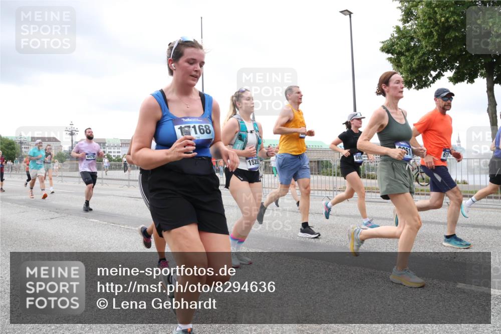 29.06.2025 - hella hamburg halbmarathon Lena Gebhardt http://msf.ph/oto/8294636 29.06.2025 10:56:02 Lombardsbrücke 4470, 168, 1528, 605, 611, 1616, 1738, 1909, 2095, 2793, 3101, 3244, 3257, 3268, 4083, 4265, 4354, 4470, 4473, 4836, 4896, 5220, 5222, 5306, 5575, 5580, 5757, 5994, 6055, 6056, 6113, 6257, 6494, 6594, 6968, 7025, 7028, 7516, 7548, 7616, 7969, 8005, 8110, 8305, 8517, 8527, 8532, 8533, 8648, 9435, 9548, 9606, 9838, 9861, 9865, 9948, 9953, 9956, 10094, 10436, 10438, 10449, 10593, 10640, 10740, 10784, 10987, 11903, 11962, 11963, 12695 meine-sportfotos.de