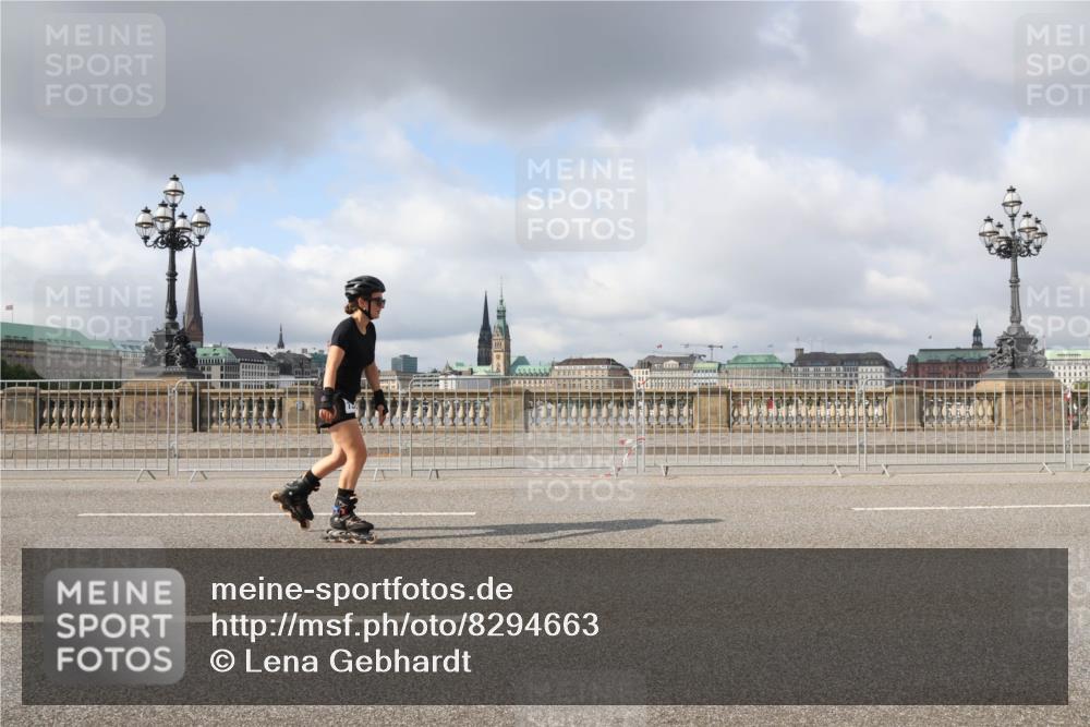 29.06.2025 - hella hamburg halbmarathon Lena Gebhardt http://msf.ph/oto/8294663 29.06.2025 09:05:59 Lombardsbrücke  meine-sportfotos.de