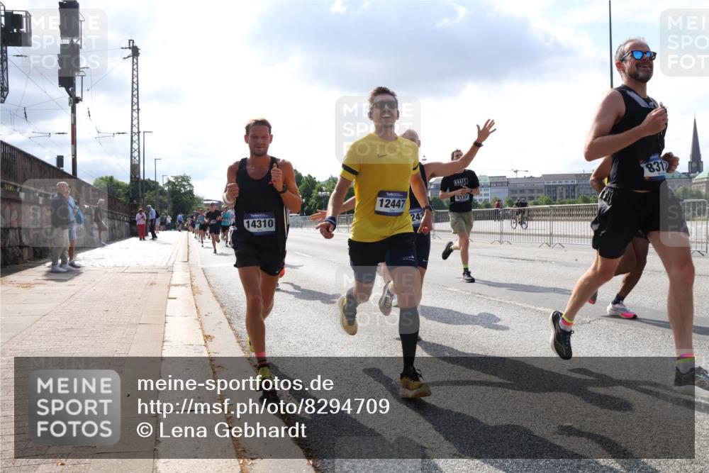 29.06.2025 - hella hamburg halbmarathon Lena Gebhardt http://msf.ph/oto/8294709 29.06.2025 09:46:39 Lombardsbrücke 14310, 831, 12447, 5152, 243, 1344, 1889, 2243, 2525, 3843, 3955, 4477, 4944, 5042, 5048, 5152, 5660, 6683, 7466, 7534, 7622, 7628, 7845, 7867, 7901, 8312, 8784, 8864, 8956, 10298, 10477, 10865, 10927, 10929, 11230, 11282, 11304, 11661, 11833, 12447, 12899, 12987, 13199, 13252, 13493, 13494, 13617, 13729, 13961, 14276, 14293, 14310, 15391, 15689, 15902, 16065, 16140, 16243, 16580, 16811, 16931, 16957, 17213 meine-sportfotos.de