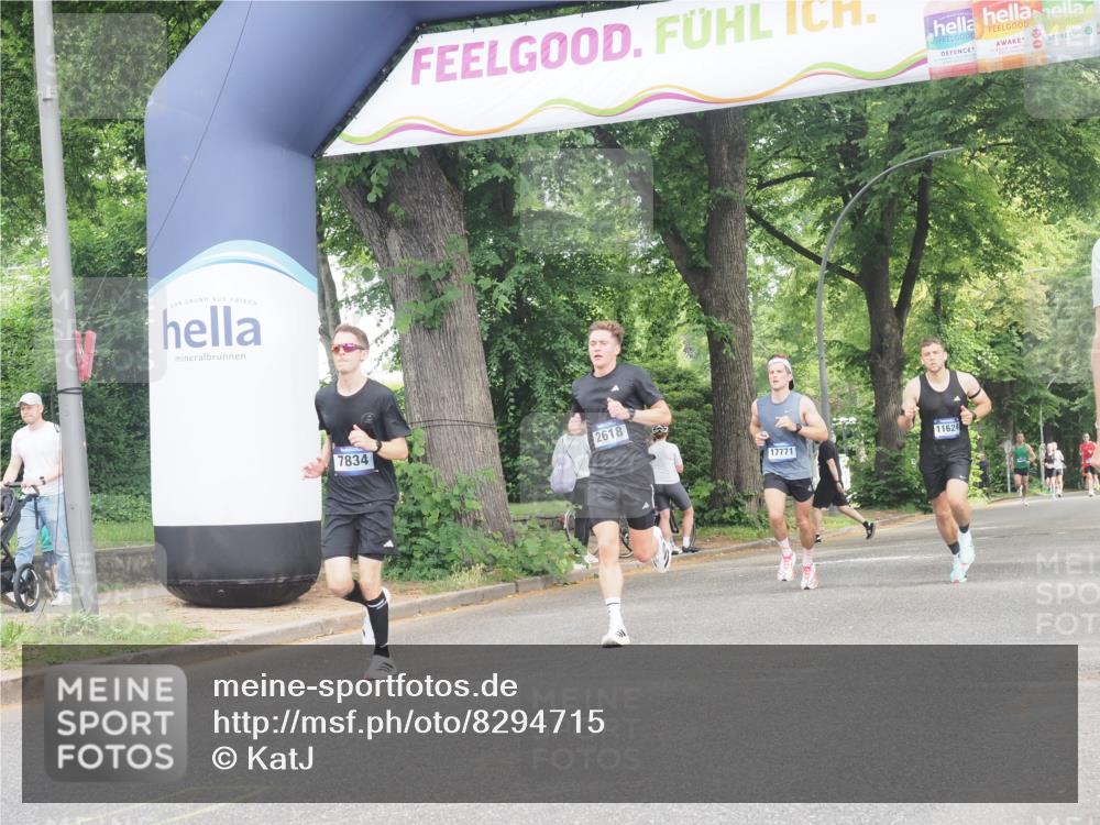 29.06.2025 - hella hamburg halbmarathon KatJ http://msf.ph/oto/8294715 29.06.2025 10:13:21 Zwischen KM18-KM19 2618, 7834, 7862 meine-sportfotos.de