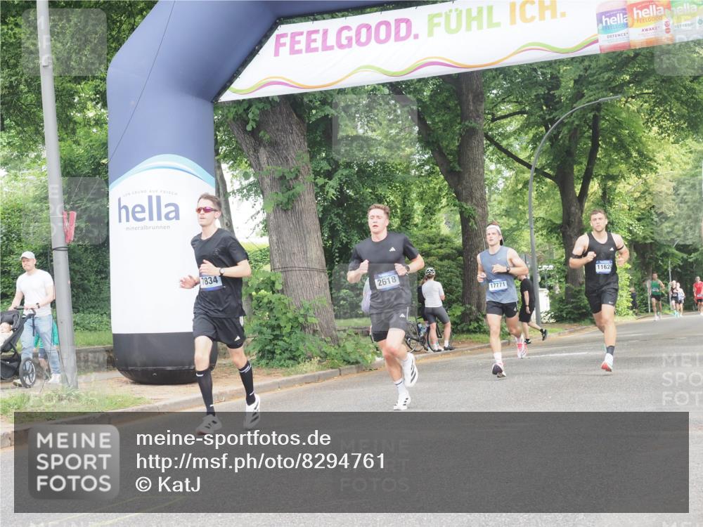 29.06.2025 - hella hamburg halbmarathon KatJ http://msf.ph/oto/8294761 29.06.2025 10:13:21 Zwischen KM18-KM19 2618, 7834, 7862 meine-sportfotos.de