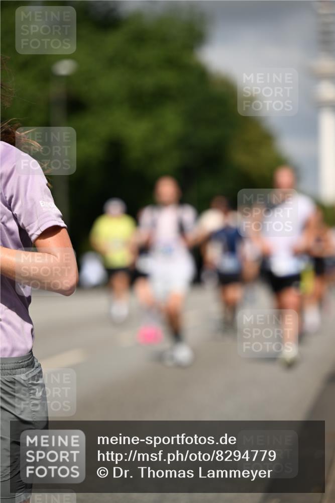 29.06.2025 - hella hamburg halbmarathon Dr. Thomas Lammeyer http://msf.ph/oto/8294779 29.06.2025 09:53:34 Kennedybrücke 1615, 1675, 1800, 1803, 1975, 2324, 2415, 2949, 3332, 3431, 3530, 4303, 4425, 4528, 5248, 5436, 5791, 5803, 6682, 7495, 7774, 7796, 8629, 8925, 9265, 9294, 9302, 9711, 9979, 10894 meine-sportfotos.de