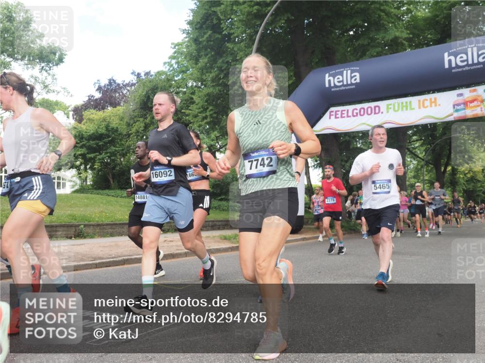 29.06.2025 - hella hamburg halbmarathon KatJ http://msf.ph/oto/8294785 29.06.2025 10:42:39 Zwischen KM18-KM19 1179, 2029, 2378, 3668, 5465, 7646, 7742, 8691 meine-sportfotos.de