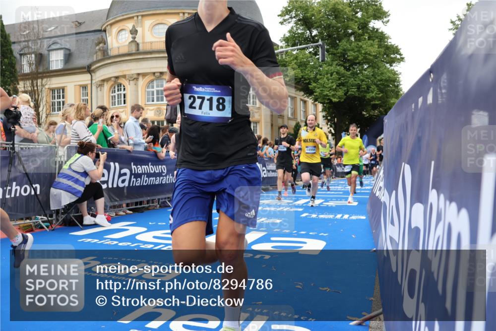 29.06.2025 - hella hamburg halbmarathon Strokosch-Dieckow http://msf.ph/oto/8294786 29.06.2025 10:51:22 Ziel 1461, 1817, 2364, 2411, 2636, 2718, 2946, 4814, 5820, 6657, 6776, 7943, 8316, 8930, 8989, 9214, 9476, 9656, 10480, 10667, 11124, 11422, 12016, 13047, 13403, 13792, 14865, 14994, 15871, 15950, 16357, 17131, 18019, 18489 meine-sportfotos.de