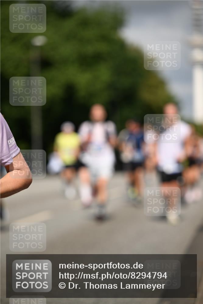 29.06.2025 - hella hamburg halbmarathon Dr. Thomas Lammeyer http://msf.ph/oto/8294794 29.06.2025 09:53:34 Kennedybrücke 1615, 1675, 1800, 1803, 1975, 2324, 2415, 2949, 3332, 3431, 3530, 4303, 4425, 4528, 5248, 5436, 5791, 5803, 6682, 7495, 7774, 7796, 8629, 8925, 9265, 9294, 9302, 9711, 9979, 10894 meine-sportfotos.de