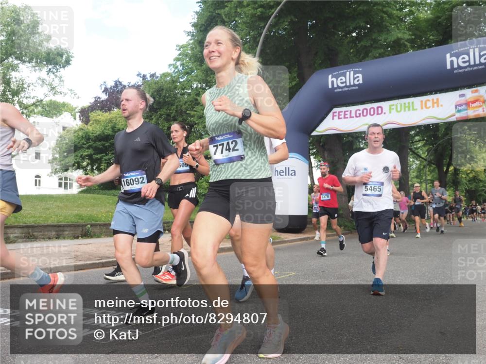 29.06.2025 - hella hamburg halbmarathon KatJ http://msf.ph/oto/8294807 29.06.2025 10:42:39 Zwischen KM18-KM19 1179, 2029, 2378, 3668, 5465, 7646, 7742, 8691 meine-sportfotos.de