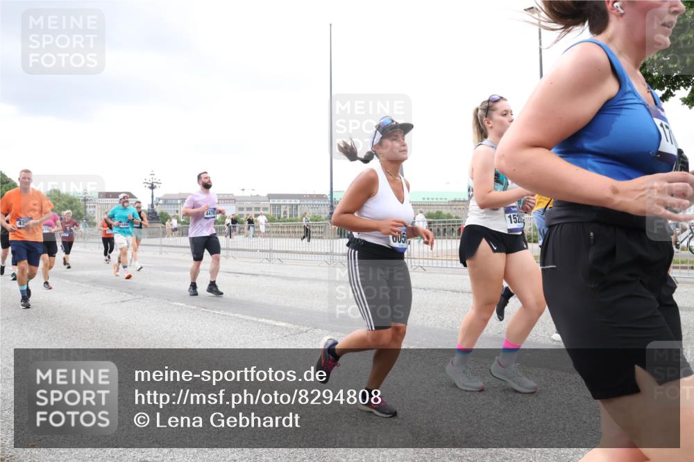 29.06.2025 - hella hamburg halbmarathon Lena Gebhardt http://msf.ph/oto/8294808 29.06.2025 10:56:03 Lombardsbrücke 42, 14492, 4470, 152, 1616, 1738, 1909, 2095, 2793, 3101, 3244, 3257, 3268, 4083, 4265, 4354, 4470, 4473, 4836, 4896, 5220, 5222, 5306, 5575, 5580, 5757, 5994, 6055, 6056, 6113, 6257, 6494, 6594, 6968, 7025, 7028, 7516, 7548, 7616, 7969, 8005, 8110, 8305, 8517, 8527, 8532, 8533, 8648, 9435, 9548, 9606, 9838, 9861, 9865, 9948, 9953, 9956, 10094, 10436, 10438, 10449, 10593, 10640, 10740, 10784, 10987, 11903, 11962, 11963, 12695 meine-sportfotos.de