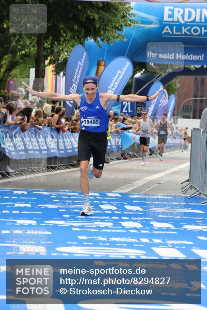 29.06.2025 - hella hamburg halbmarathon Strokosch-Dieckow http://msf.ph/oto/8294827 29.06.2025 10:18:40 Ziel 15495 meine-sportfotos.de