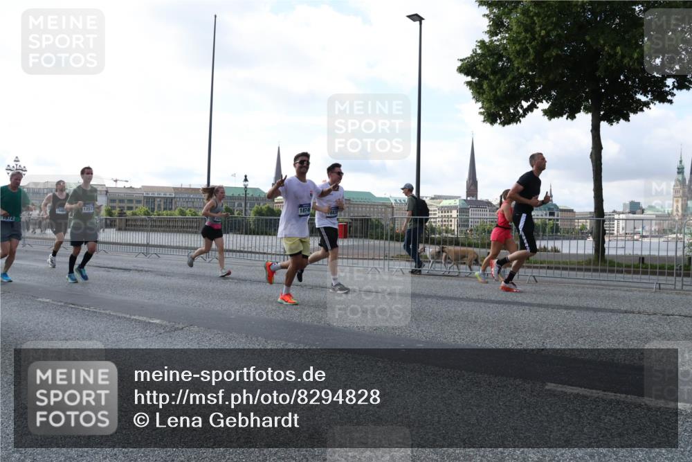 29.06.2025 - hella hamburg halbmarathon Lena Gebhardt http://msf.ph/oto/8294828 29.06.2025 09:59:03 Lombardsbrücke 1972, 12527, 18746, 1410, 1485, 1506, 1715, 1719, 1727, 1946, 1951, 1972, 2518, 2741, 2840, 2883, 2907, 2911, 3037, 3112, 3334, 3715, 3952, 4120, 4152, 4167, 4467, 4839, 5077, 5084, 5391, 5420, 5457, 5458, 5492, 5866, 6294, 6390, 6399, 6592, 6629, 6657, 6759, 6877, 7033, 7082, 7129, 7130, 7232, 7369, 7395, 7716, 7732, 7864, 8068, 8322, 8509, 8639, 8721, 8772, 8798, 9655, 9727, 9770, 9884, 10266, 10488 meine-sportfotos.de