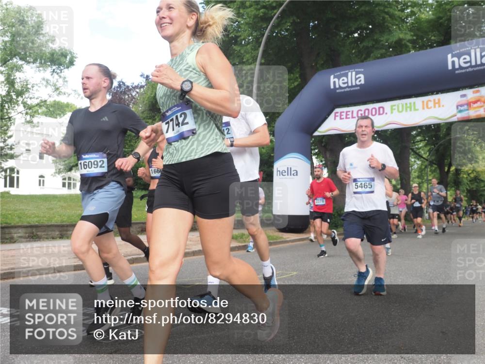 29.06.2025 - hella hamburg halbmarathon KatJ http://msf.ph/oto/8294830 29.06.2025 10:42:40 Zwischen KM18-KM19 1179, 2378, 3668, 5465, 7646, 7742, 8573, 8691 meine-sportfotos.de