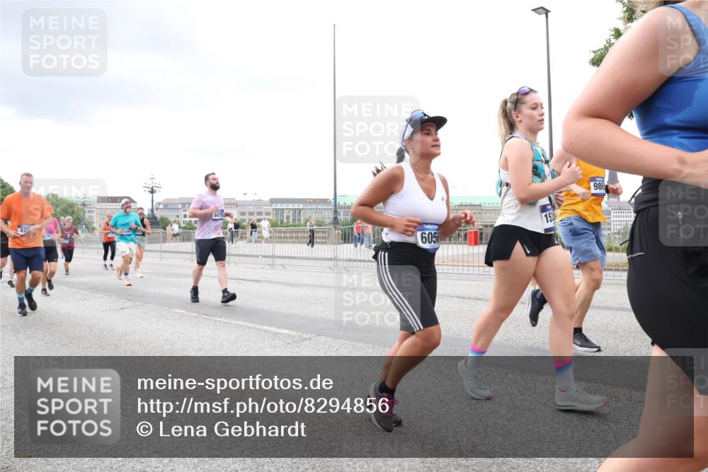 29.06.2025 - hella hamburg halbmarathon Lena Gebhardt http://msf.ph/oto/8294856 29.06.2025 10:56:03 Lombardsbrücke 8195, 4470, 605, 986, 1616, 1738, 1909, 2095, 2793, 3101, 3244, 3257, 3268, 4083, 4265, 4354, 4470, 4473, 4836, 4896, 5220, 5222, 5306, 5575, 5580, 5757, 5994, 6055, 6056, 6113, 6257, 6494, 6594, 6968, 7025, 7028, 7516, 7548, 7616, 7969, 8005, 8110, 8305, 8517, 8527, 8532, 8533, 8648, 9435, 9548, 9606, 9838, 9861, 9865, 9948, 9953, 9956, 10094, 10436, 10438, 10449, 10593, 10640, 10740, 10784, 10987, 11903, 11962, 11963, 12695 meine-sportfotos.de