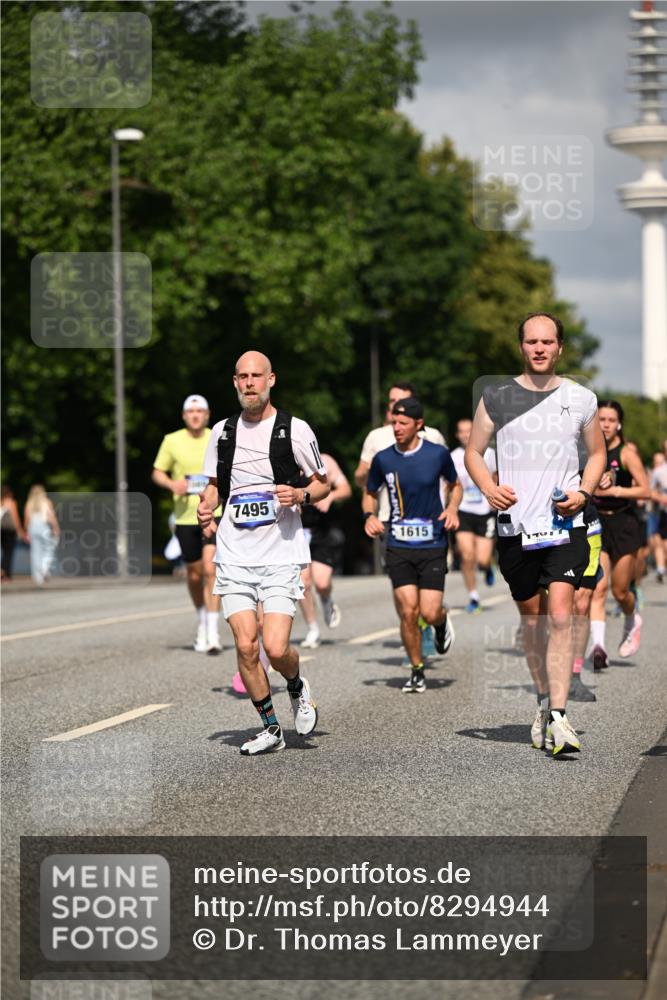 29.06.2025 - hella hamburg halbmarathon Dr. Thomas Lammeyer http://msf.ph/oto/8294944 29.06.2025 09:53:35 Kennedybrücke 1615, 1675, 1800, 1803, 1975, 2324, 2415, 2568, 2826, 2949, 3332, 3431, 3530, 4303, 4425, 4528, 5248, 5436, 5791, 5803, 6682, 7495, 7774, 7796, 8629, 8925, 9294, 9302, 9711, 9979, 10894 meine-sportfotos.de