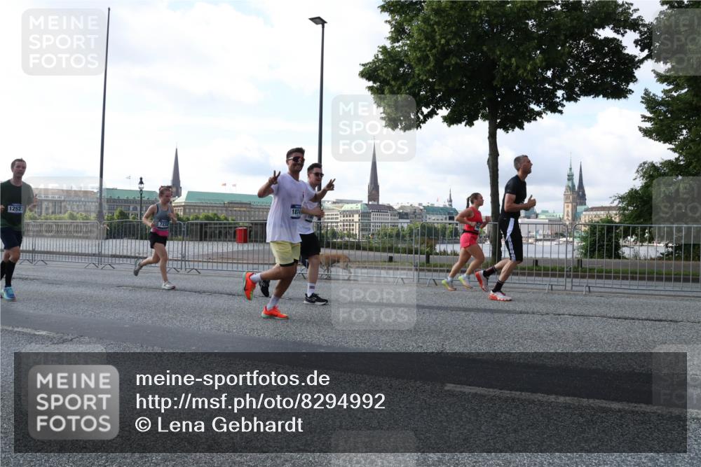 29.06.2025 - hella hamburg halbmarathon Lena Gebhardt http://msf.ph/oto/8294992 29.06.2025 09:59:04 Lombardsbrücke 12527, 1874, 1410, 1485, 1506, 1715, 1719, 1727, 1946, 1951, 1972, 2741, 2840, 2883, 2907, 2911, 3037, 3112, 3334, 3715, 3952, 4120, 4167, 4467, 4839, 5077, 5084, 5391, 5420, 5457, 5458, 5492, 5866, 6294, 6390, 6399, 6416, 6629, 6657, 6759, 6877, 7033, 7037, 7082, 7129, 7130, 7232, 7369, 7395, 7716, 7732, 7864, 8068, 8322, 8509, 8639, 8721, 8772, 8798, 9655, 9727, 9770, 9884, 10266, 10488 meine-sportfotos.de