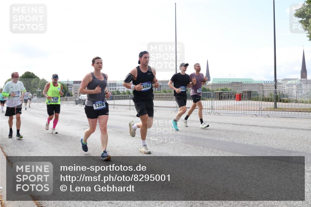 29.06.2025 - hella hamburg halbmarathon Lena Gebhardt http://msf.ph/oto/8295001 29.06.2025 10:11:58 Lombardsbrücke 1062, 1328, 1531, 1790, 1866, 1992, 2661, 3363, 4227, 5379, 5605, 7474, 7571, 8115, 8807, 8810, 9191, 9253, 9428, 9705, 10042, 10409, 10428, 11321, 11507, 11509, 11525, 11537, 11581, 11917, 12473, 13171, 13177, 13203, 13542, 13939, 13958, 14008, 14060, 14196, 14313, 14384, 15137, 15945, 16379, 16976, 17080, 17638, 17774, 17866, 18261, 18278, 18395, 18429, 18655 meine-sportfotos.de