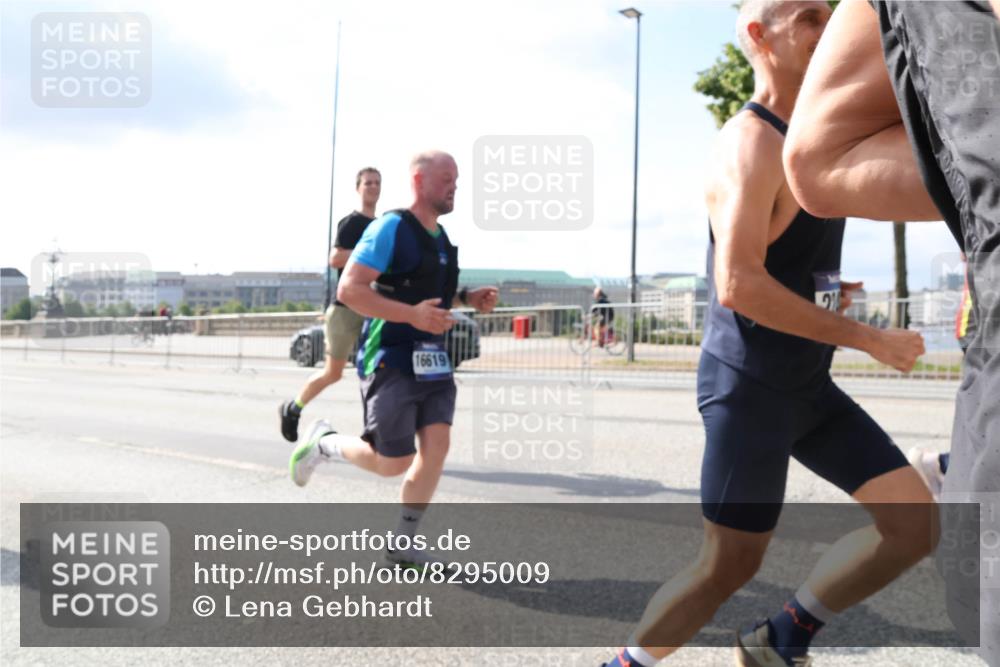29.06.2025 - hella hamburg halbmarathon Lena Gebhardt http://msf.ph/oto/8295009 29.06.2025 09:46:40 Lombardsbrücke 16619, 1053, 1344, 1889, 2243, 3843, 3955, 4477, 4944, 5042, 5048, 5152, 5660, 6683, 7080, 7466, 7534, 7622, 7628, 7845, 7867, 7901, 8312, 8784, 8864, 8956, 10298, 10477, 10865, 10927, 10929, 11230, 11282, 11304, 11661, 11833, 11898, 12447, 12899, 12987, 13199, 13252, 13493, 13494, 13617, 13729, 13961, 14276, 14310, 15391, 15689, 15902, 16065, 16140, 16243, 16580, 16811, 16931, 16957, 17213 meine-sportfotos.de
