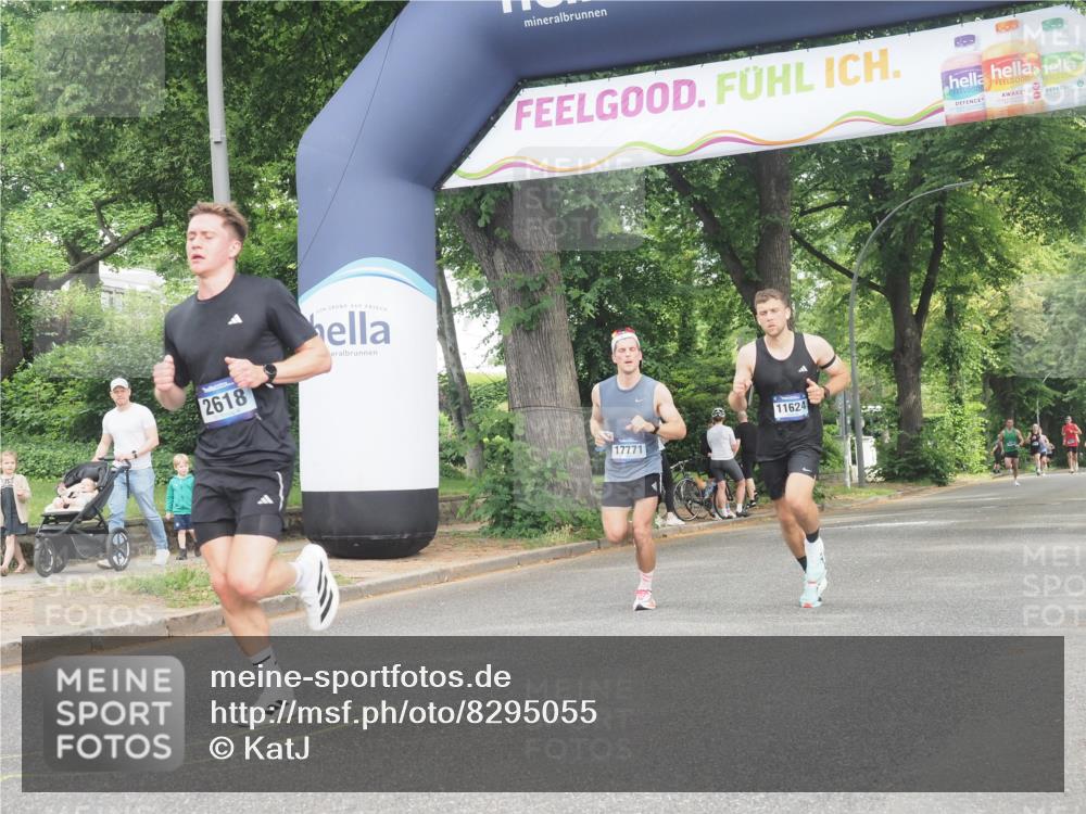 29.06.2025 - hella hamburg halbmarathon KatJ http://msf.ph/oto/8295055 29.06.2025 10:13:23 Zwischen KM18-KM19 2618, 7834, 7862 meine-sportfotos.de