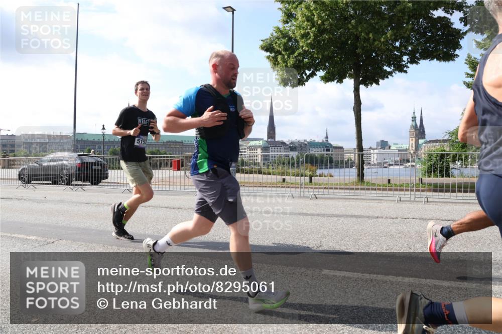 29.06.2025 - hella hamburg halbmarathon Lena Gebhardt http://msf.ph/oto/8295061 29.06.2025 09:46:40 Lombardsbrücke 5152, 1053, 1344, 1889, 2243, 3843, 3955, 4477, 4944, 5042, 5048, 5152, 5660, 6683, 7080, 7466, 7534, 7622, 7628, 7845, 7867, 7901, 8312, 8784, 8864, 8956, 10298, 10477, 10865, 10927, 10929, 11230, 11282, 11304, 11661, 11833, 11898, 12447, 12899, 12987, 13199, 13252, 13493, 13494, 13617, 13729, 13961, 14276, 14310, 15391, 15689, 15902, 16065, 16140, 16243, 16580, 16811, 16931, 16957, 17213 meine-sportfotos.de
