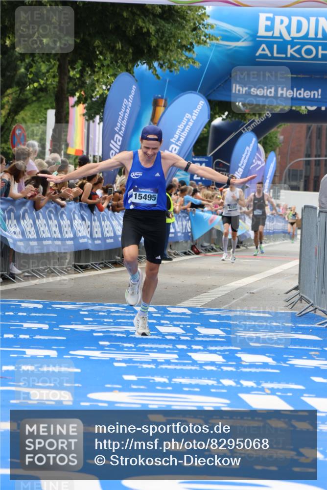 29.06.2025 - hella hamburg halbmarathon Strokosch-Dieckow http://msf.ph/oto/8295068 29.06.2025 10:18:40 Ziel 15495 meine-sportfotos.de