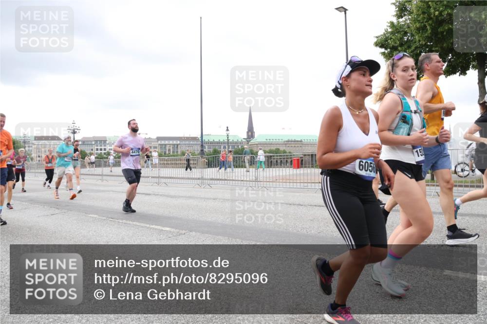 29.06.2025 - hella hamburg halbmarathon Lena Gebhardt http://msf.ph/oto/8295096 29.06.2025 10:56:03 Lombardsbrücke 4470, 6056, 15, 1616, 1738, 1909, 2095, 2793, 3101, 3244, 3257, 3268, 4083, 4265, 4354, 4470, 4473, 4836, 4896, 5220, 5222, 5306, 5575, 5580, 5757, 5994, 6055, 6056, 6113, 6257, 6494, 6594, 6968, 7025, 7028, 7516, 7548, 7616, 7969, 8005, 8110, 8305, 8517, 8527, 8532, 8533, 8648, 9435, 9548, 9606, 9838, 9861, 9865, 9948, 9953, 9956, 10094, 10436, 10438, 10449, 10593, 10640, 10740, 10784, 10987, 11903, 11962, 11963, 12695 meine-sportfotos.de