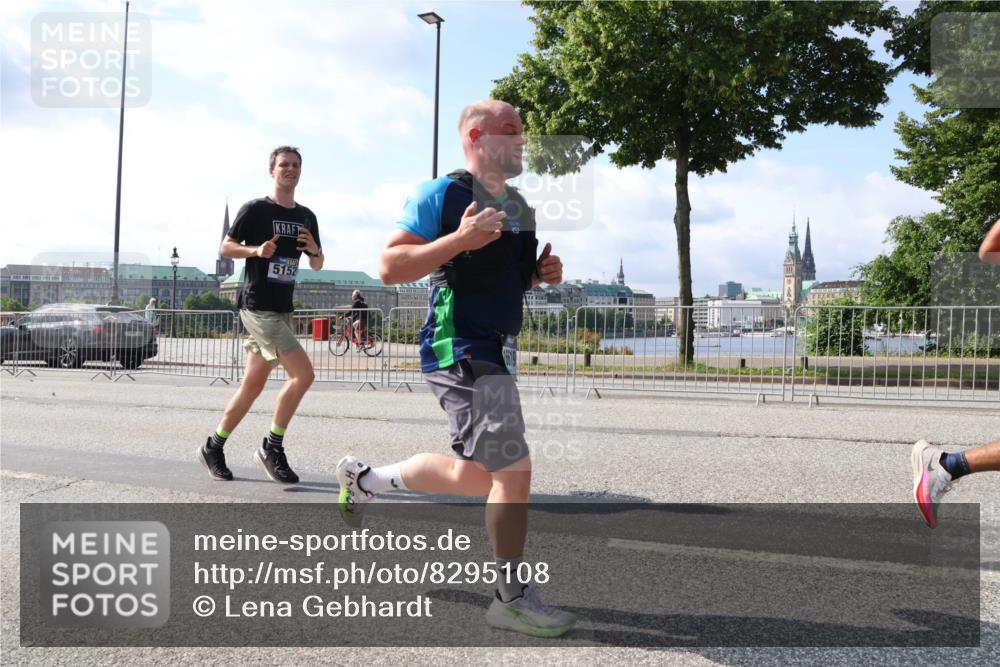 29.06.2025 - hella hamburg halbmarathon Lena Gebhardt http://msf.ph/oto/8295108 29.06.2025 09:46:40 Lombardsbrücke 5152, 1053, 1344, 1889, 2243, 3843, 3955, 4477, 4944, 5042, 5048, 5152, 5660, 6683, 7080, 7466, 7534, 7622, 7628, 7845, 7867, 7901, 8312, 8784, 8864, 8956, 10298, 10477, 10865, 10927, 10929, 11230, 11282, 11304, 11661, 11833, 11898, 12447, 12899, 12987, 13199, 13252, 13493, 13494, 13617, 13729, 13961, 14276, 14310, 15391, 15689, 15902, 16065, 16140, 16243, 16580, 16811, 16931, 16957, 17213 meine-sportfotos.de