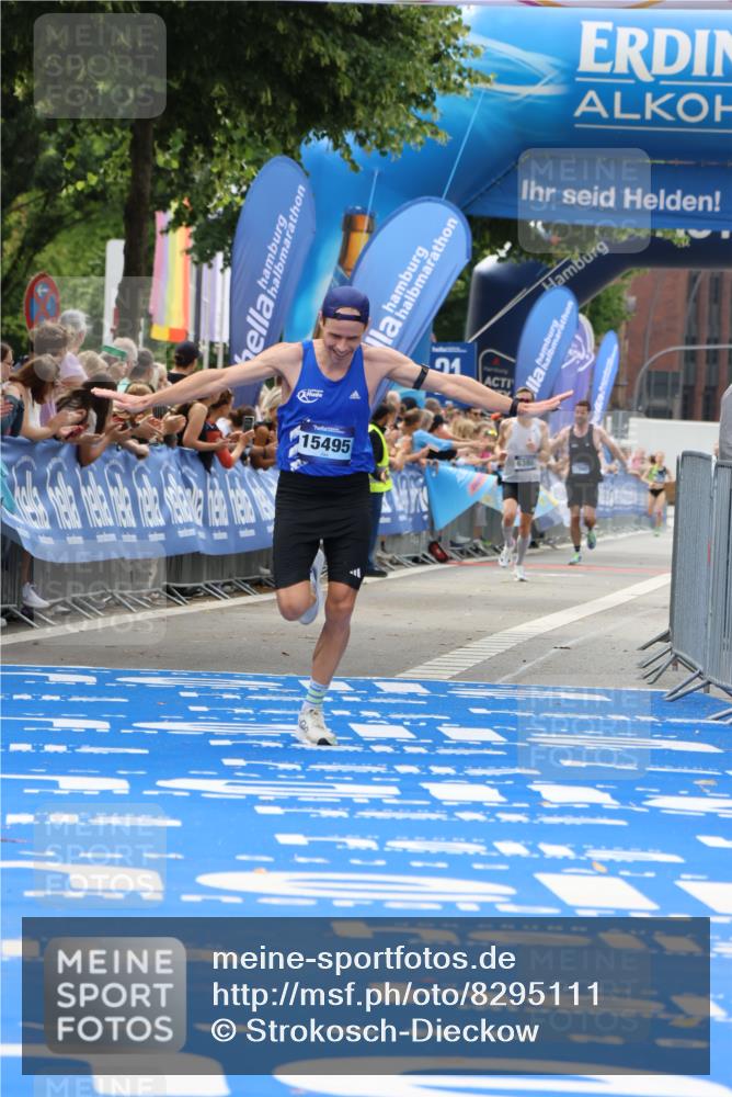 29.06.2025 - hella hamburg halbmarathon Strokosch-Dieckow http://msf.ph/oto/8295111 29.06.2025 10:18:40 Ziel 15495 meine-sportfotos.de